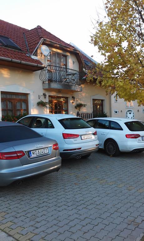 Hotel Janosi Vendeghaz Tiszafüred Exterior foto